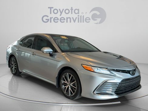 Used 2024 Toyota Camry XLE FWD image 8
