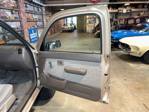 Used 1998 Toyota Tacoma 4x4 Regular Cab image 59