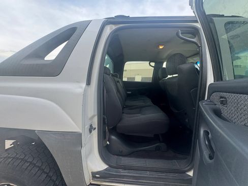 Used 2002 Chevrolet Avalanche 4x4 w/ Convenience Pkg image 12