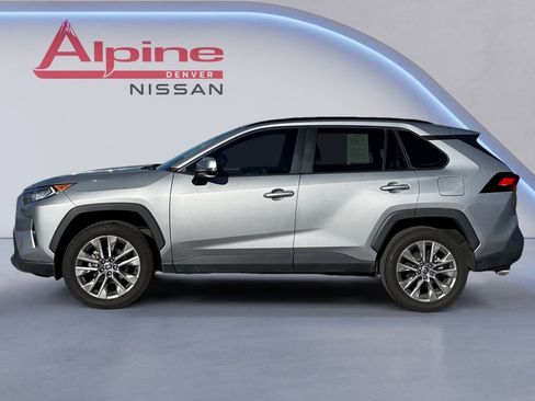 Used 2021 Toyota RAV4 XLE Premium image 2