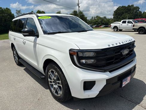 Used 2025 Ford Expedition Active AWD/4WD image 1
