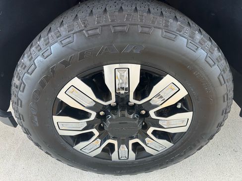 Used 2024 GMC Sierra 2500 Denali w/ Denali Reserve Package AWD/4WD image 7