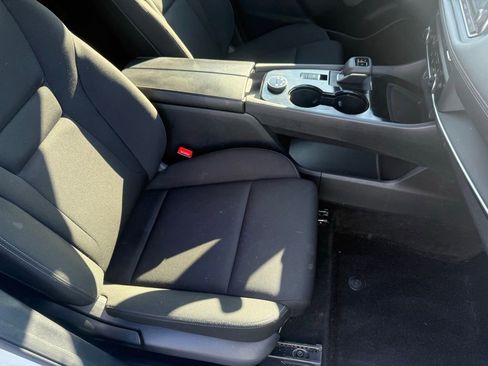 Used 2023 Nissan Rogue S image 42