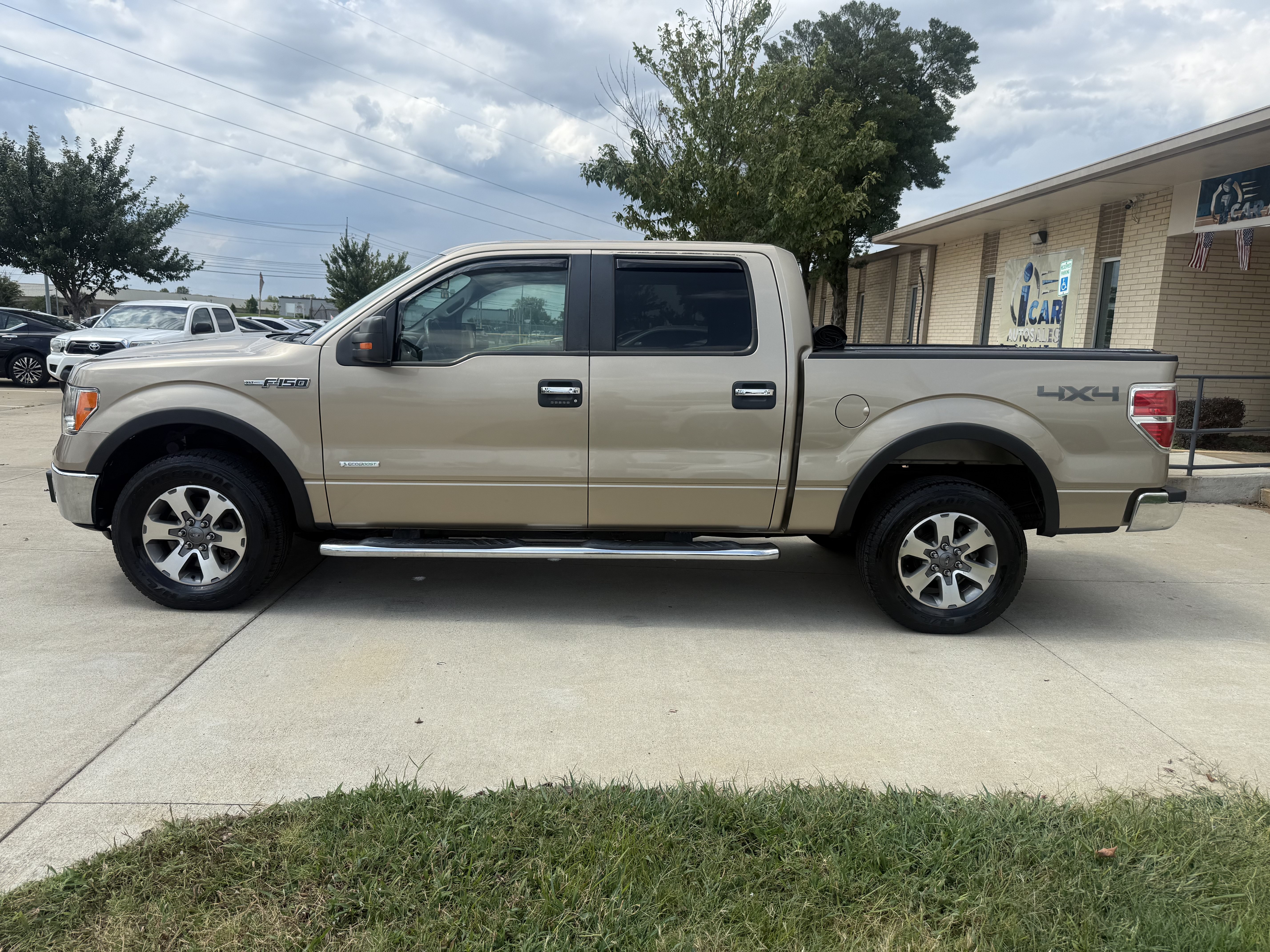 Used 2014 Ford F150 XLT w/ Equipment Group 302A Luxury AWD/4WD image 4