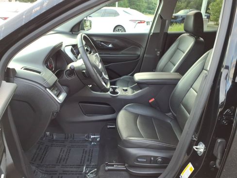 Used 2024 GMC Terrain SLT AWD/4WD image 4