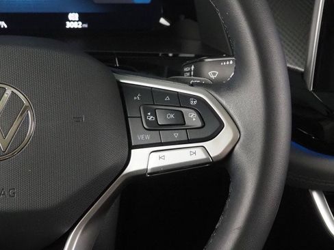 Used 2025 Volkswagen Atlas Peak Edition image 21