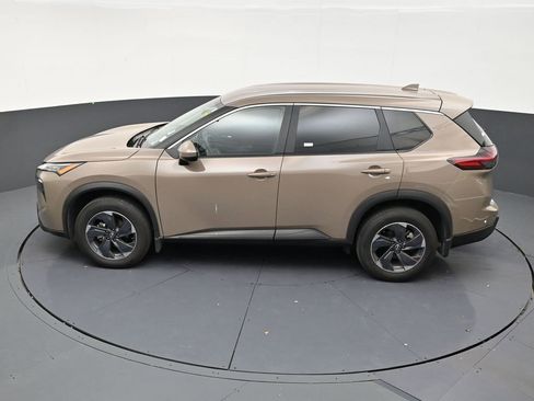 Used 2025 Nissan Rogue SV FWD image 13
