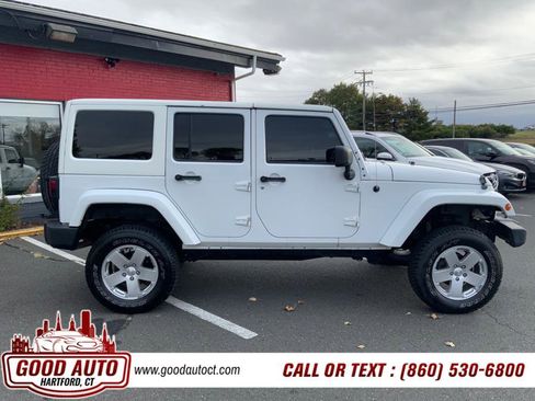 Used 2012 Jeep Wrangler Unlimited Sahara w/ Connectivity Group AWD/4WD image 4