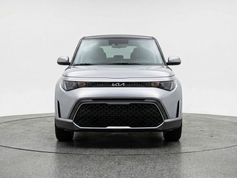Used 2025 Kia Soul LX w/ LX Technology Package image 2