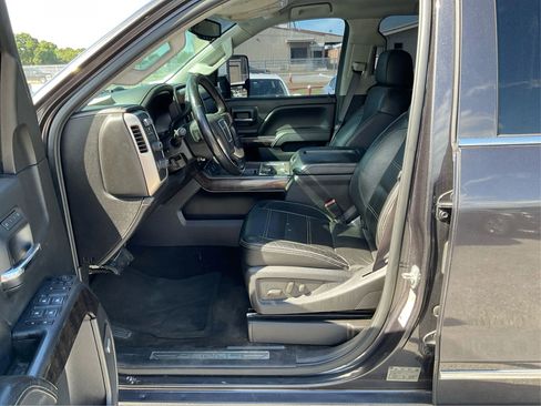 Used 2015 GMC Sierra 2500 Denali w/ Duramax Plus Package image 9