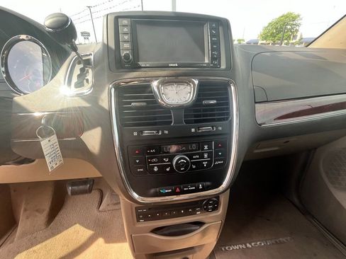 Used 2012 Chrysler Town & Country Touring-L w/ Entertainment Group #2 image 13