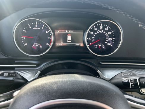 Used 2024 Kia Carnival LX image 21