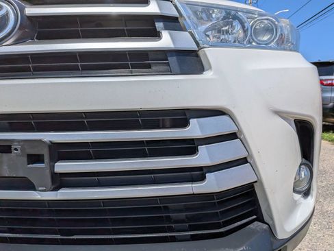 Used 2019 Toyota Highlander XLE AWD/4WD image 10