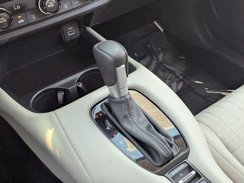 Used 2025 Honda HR-V LX image 26