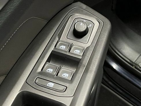 Used 2022 Volkswagen Atlas Cross Sport SE image 15