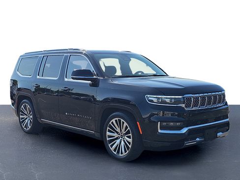 Used 2022 Jeep Grand Wagoneer Series III w/ Rear Seat Video Group 1 AWD/4WD image 4