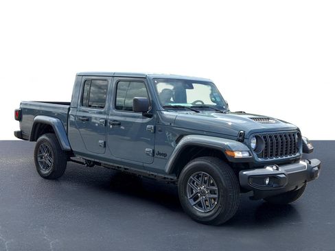 New 2025 Jeep Gladiator Sport image 5