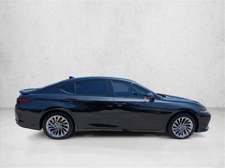Used 2025 Lexus ES 300h w/ Accessory Package (Z1) FWD video 4