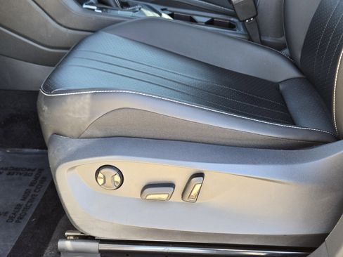 Used 2022 Volkswagen Tiguan SE image 24