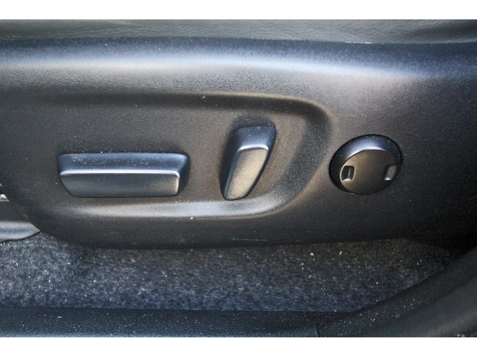 Used 2013 Toyota RAV4 Limited FWD image 27