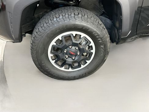 Used 2025 Toyota Tacoma TRD Off-Road AWD/4WD image 11