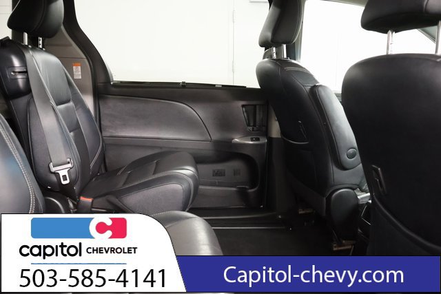 Used 2016 Toyota Sienna SE FWD image 30