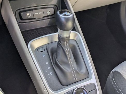 Used 2025 Hyundai Venue SEL image 15