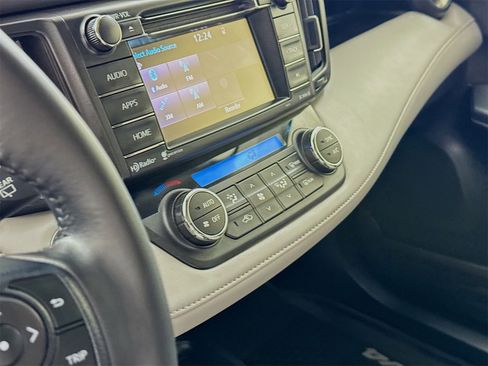 Used 2018 Toyota RAV4 XLE image 9