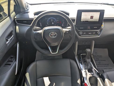 Certified 2025 Toyota Corolla Cross XLE w/ Convenience Package FWD image 29