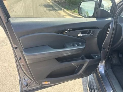 Used 2017 Honda Pilot Elite image 8