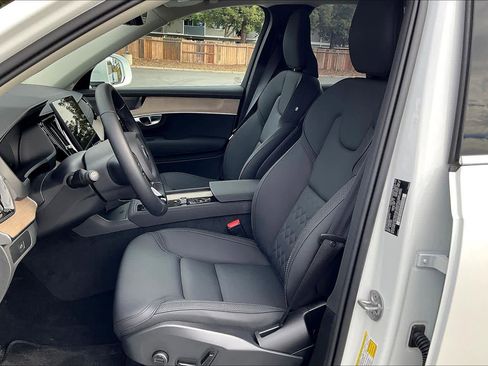 Used 2025 Volvo XC90 B5 Plus w/ Protection Package Premier image 28