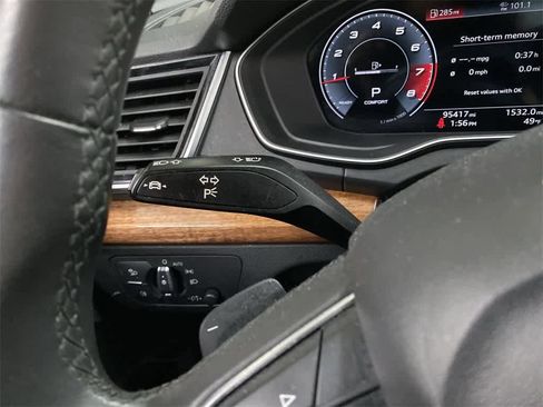 Used 2021 Audi Q5 Premium Plus image 23