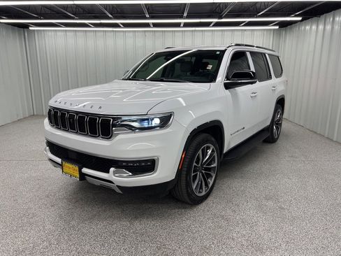 Used 2024 Jeep Wagoneer Series II w/ Convenience Group I image 3