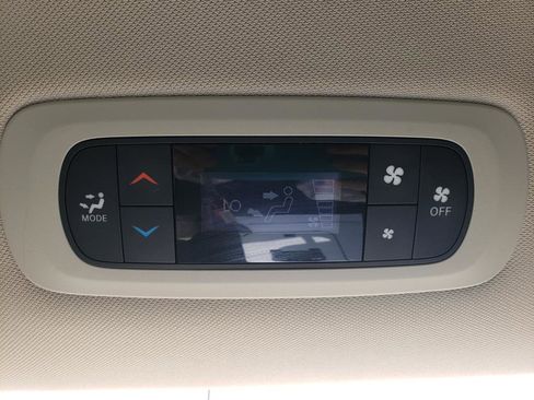 Used 2023 Chrysler Voyager LX FWD image 16