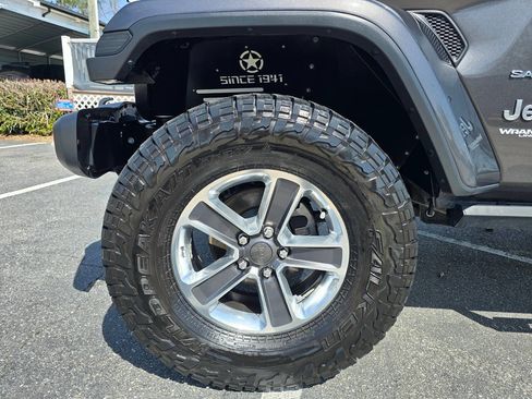 Used 2018 Jeep Wrangler Unlimited Sahara image 11