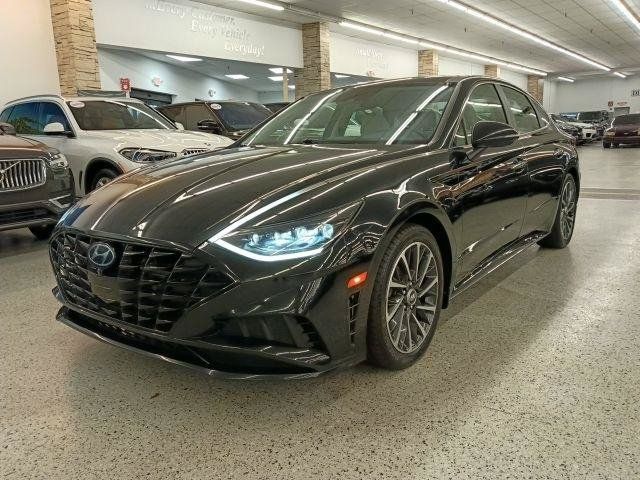 Used 2020 Hyundai Sonata Limited w/ Preferred Accessory Package FWD image 2