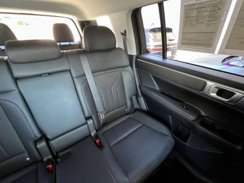 Used 2025 Hyundai Santa Fe SEL AWD/4WD image 40