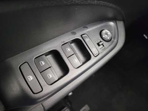 Used 2021 Hyundai Venue SE FWD image 27