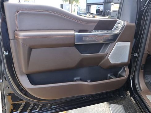 Used 2020 GMC Yukon Denali w/ Denali Premium Package image 8