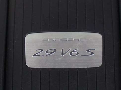 Certified 2023 Porsche Macan S AWD/4WD image 27