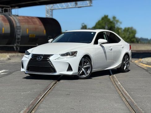 Used 2018 Lexus IS 300 w/ Comfort Package RWD image 8