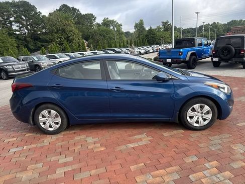Used 2016 Hyundai Elantra SE FWD image 16