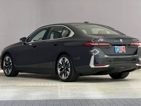 Certified 2024 BMW i5 eDrive40i w/ Premium Package image 3