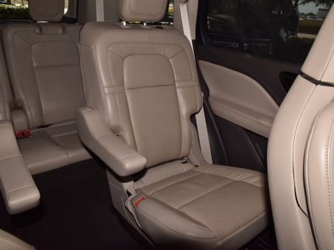 Used 2022 Lincoln Aviator Reserve w/ Equipment Group 201A AWD/4WD image 23