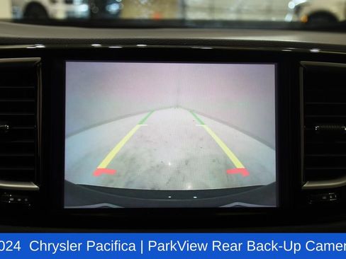 Used 2024 Chrysler Pacifica Touring-L image 14