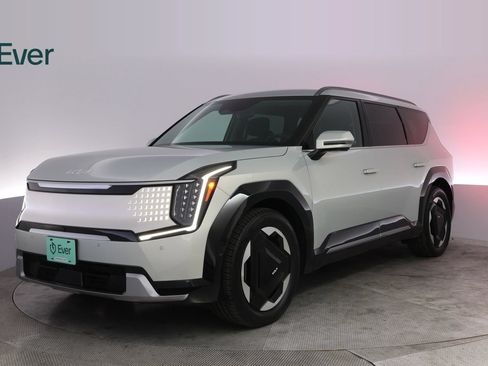 Used 2024 Kia EV9 Land AWD/4WD image 2