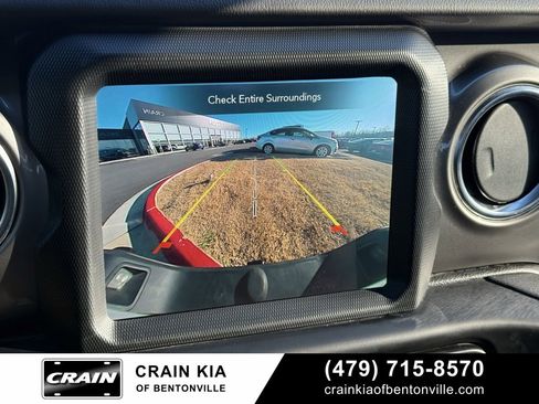 Used 2022 Jeep Gladiator Overland image 16