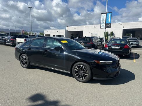 Used 2025 Honda Accord SE image 2