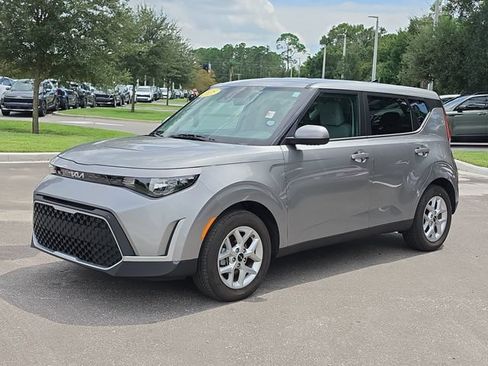 Certified 2025 Kia Soul LX w/ LX Technology Package FWD image 2