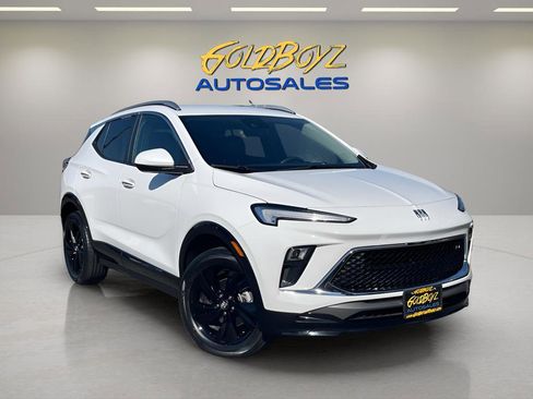 Used 2024 Buick Encore GX Sport Touring image 1